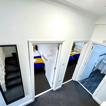 London 3 Bedrooms 3 Bathrooms Spacious House, Reception, Kitchen, Garden, Parking Esterno foto