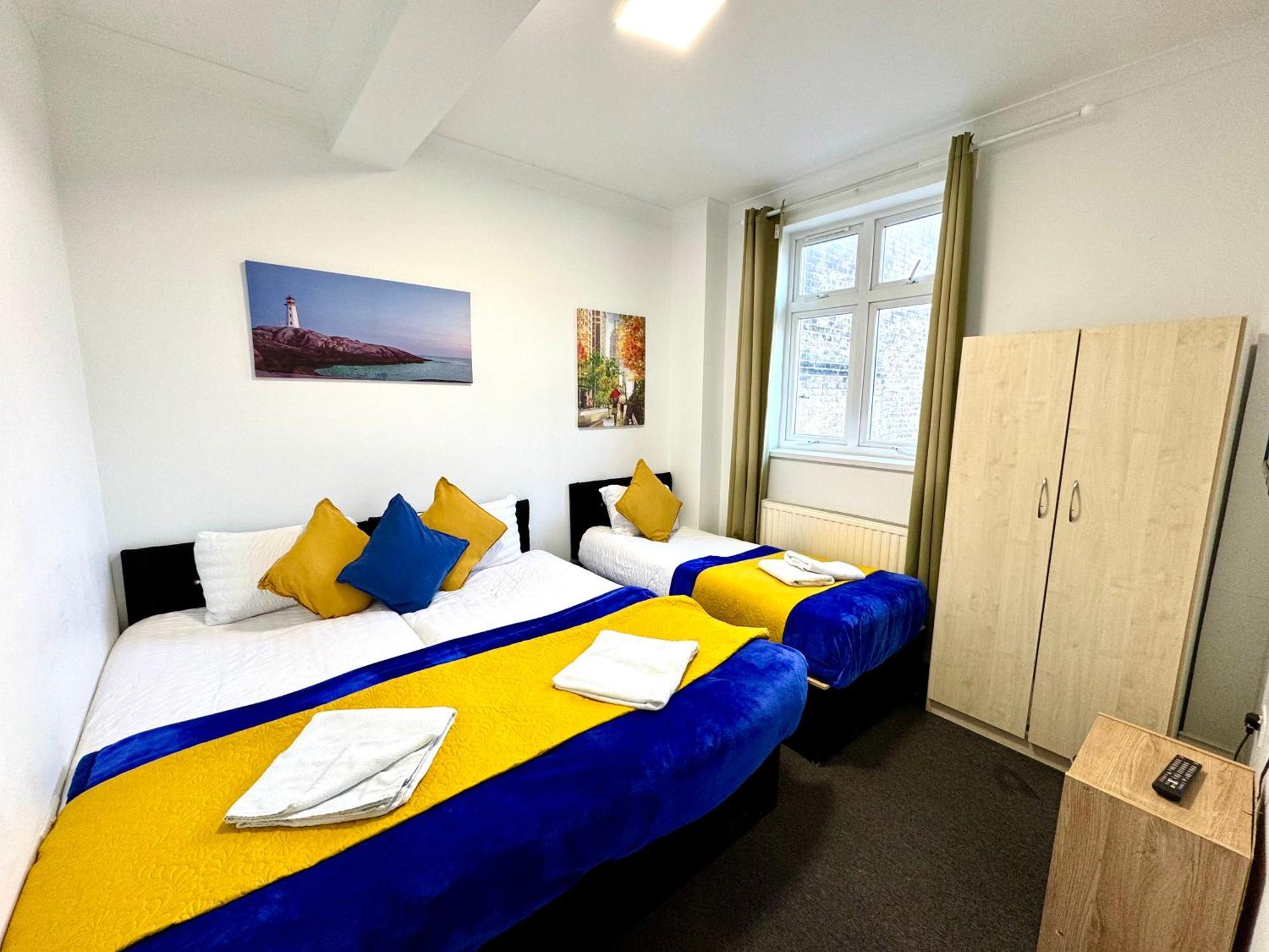 London 3 Bedrooms 3 Bathrooms Spacious House, Reception, Kitchen, Garden, Parking Esterno foto