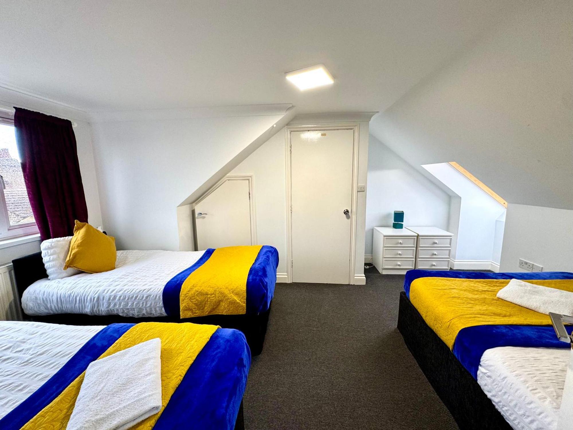 London 3 Bedrooms 3 Bathrooms Spacious House, Reception, Kitchen, Garden, Parking Esterno foto