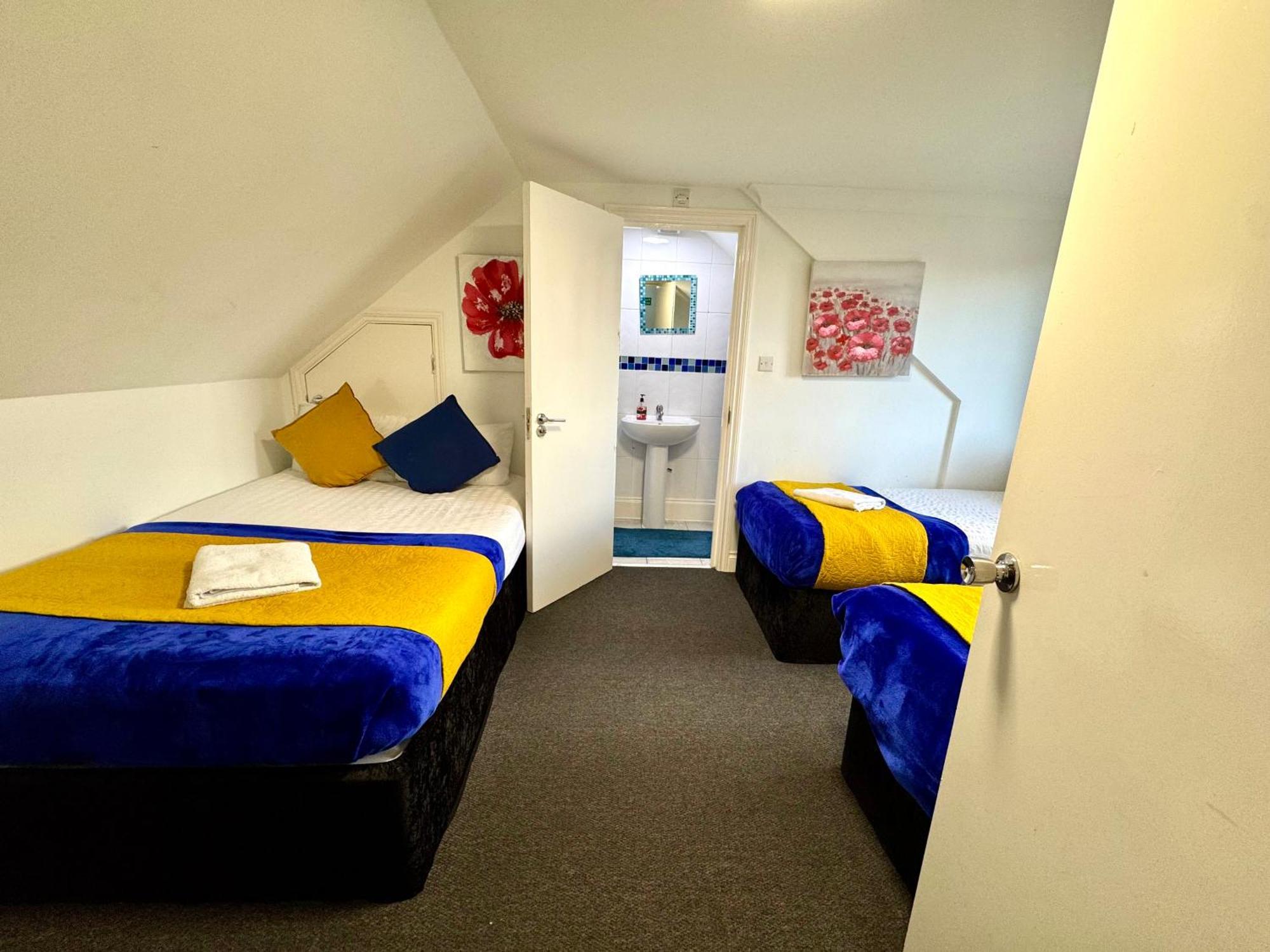 London 3 Bedrooms 3 Bathrooms Spacious House, Reception, Kitchen, Garden, Parking Esterno foto