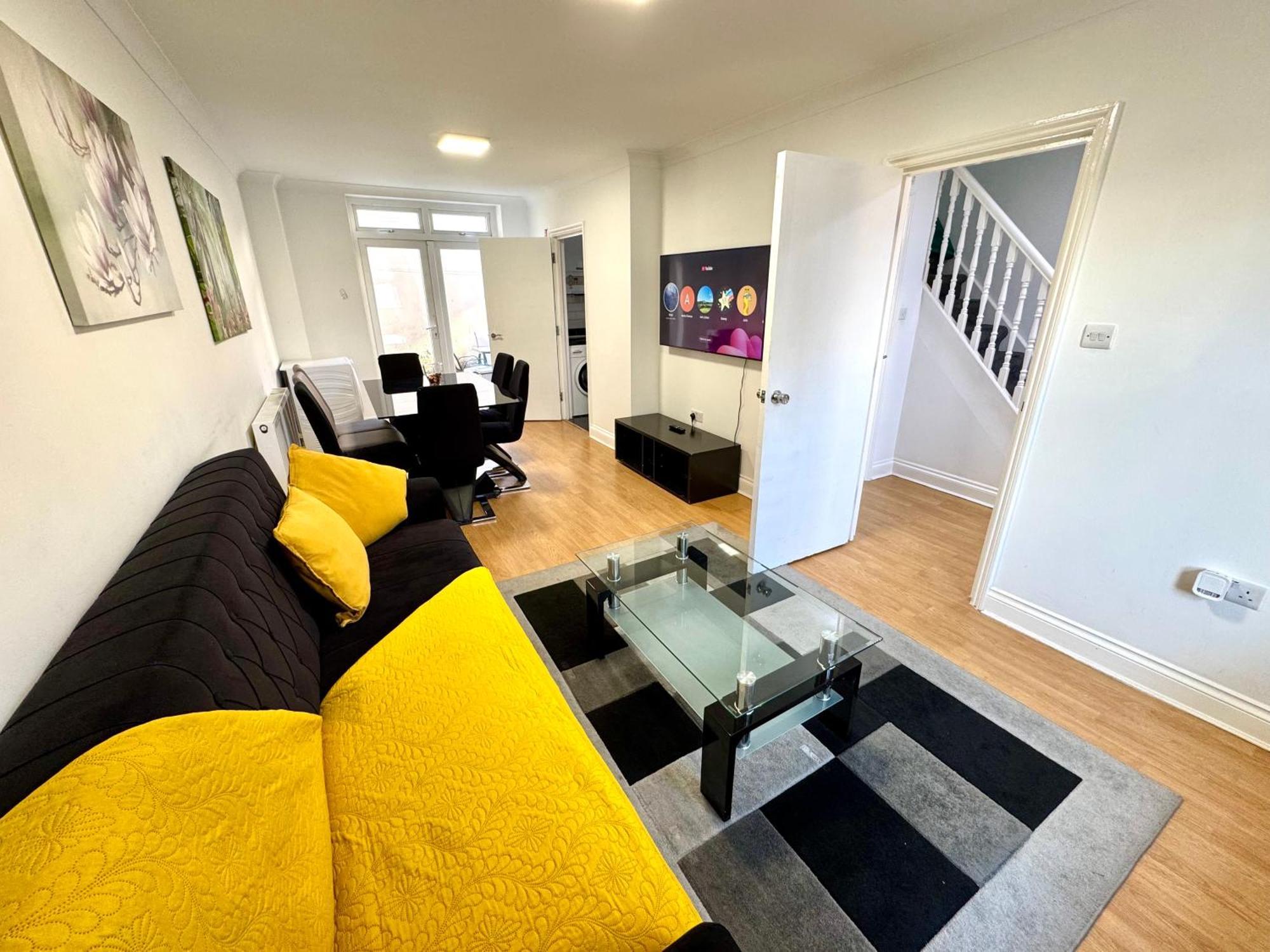 London 3 Bedrooms 3 Bathrooms Spacious House, Reception, Kitchen, Garden, Parking Esterno foto